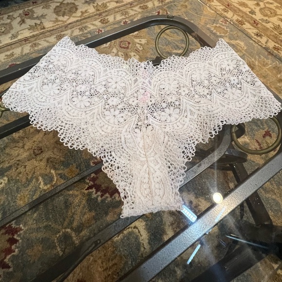 Victoria Secret White Lace Women's panties - Picture 5 of 5